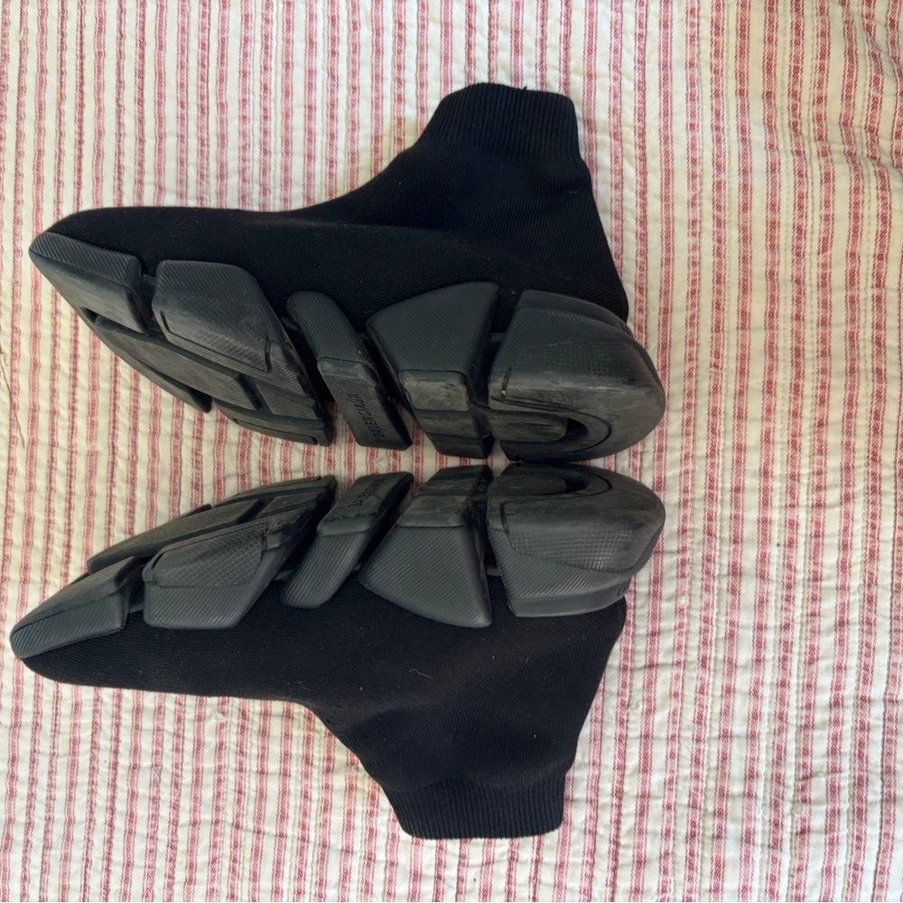 Balenciaga Speed 2.0 Monocolor Sneakers - Picture 10 of 11